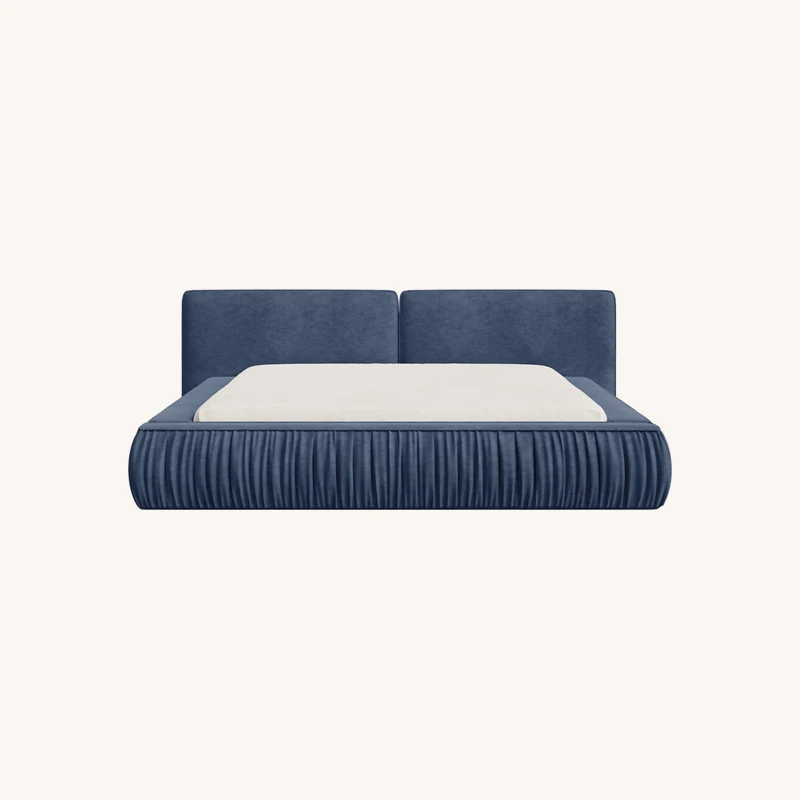 Lit coffre bas marquise tissu velours lisse bleu chez Bobochic