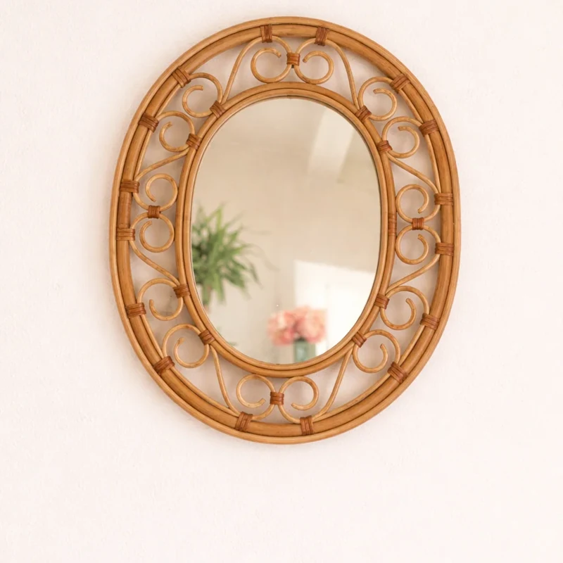 Miroir ovale en rotin chez Cyrillus