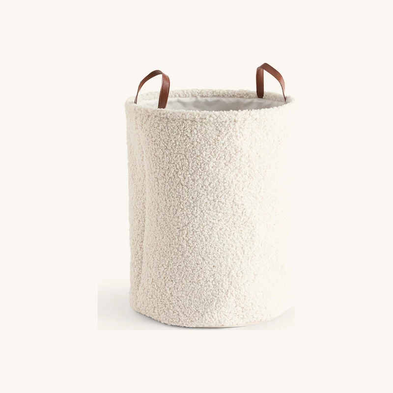 Panier à linge bouclette chez La Redoute