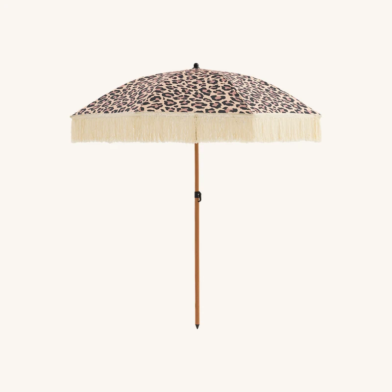 Parasol motif léopard, finition frangée chez La Redoute