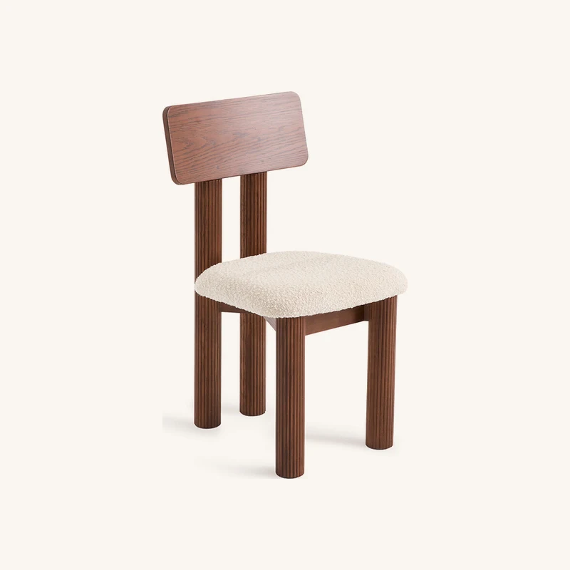 Chaise en frêne massif teinté et bouclette chez La Redoute