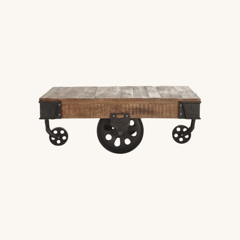 Table basse industrielle à roulettes en bois chez Maisons du Monde