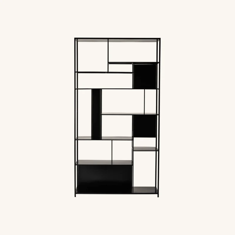 Étagère en acier noir chez Maisons du Monde