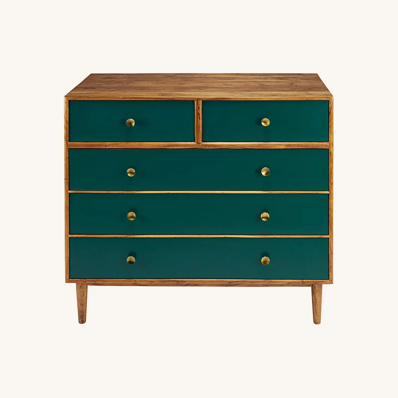 Commode haute 5 tiroirs en acacia massif vert chez Maisons du Monde