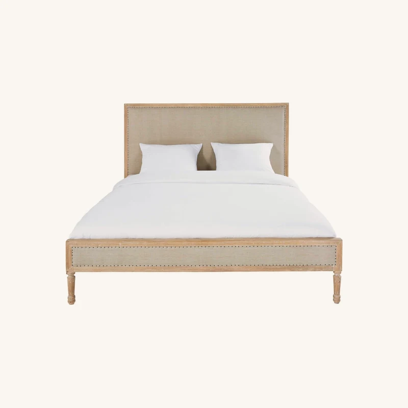 Lit en lin beige chez Maisons du Monde
