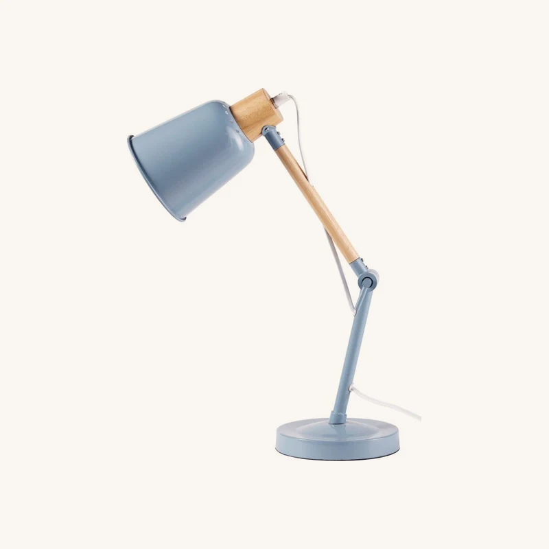 Lampe de bureau en métal bleu et hévéa chez Maisons du Monde