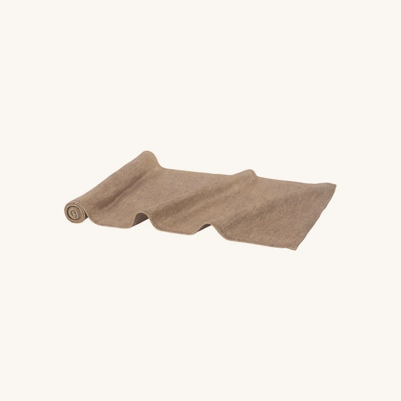 Chemin de table en coton beige paillettes dorées chez Maisons du Monde