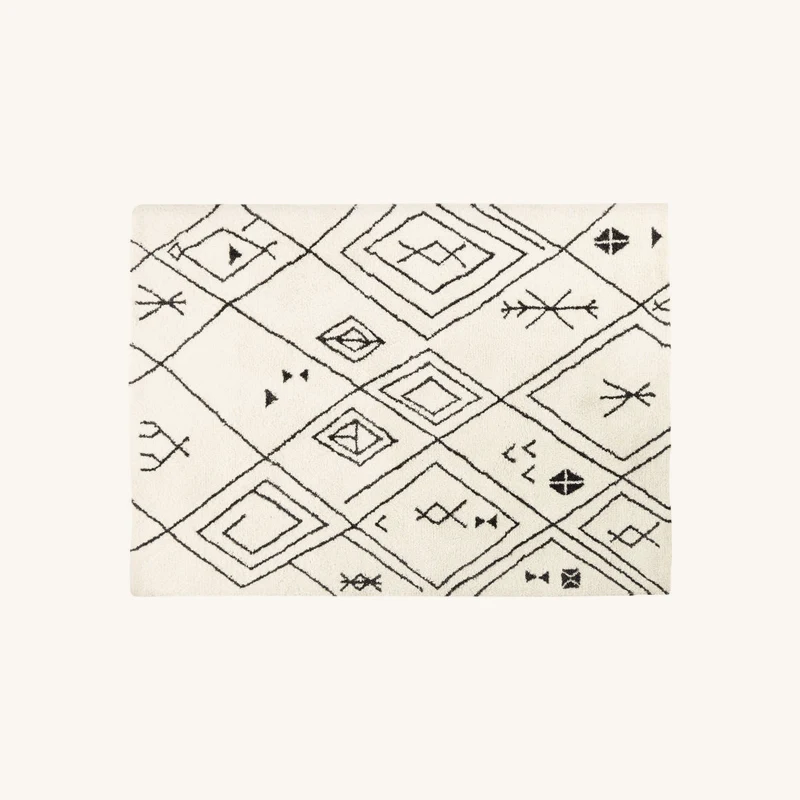 Tapis tufté écru motifs graphiques noirs chez Maisons du Monde