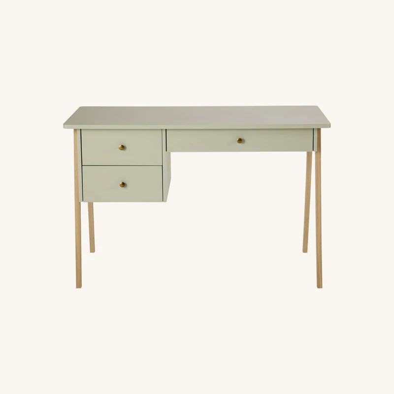 Bureau vert et pieds en bois de chêne chez Maisons du Monde