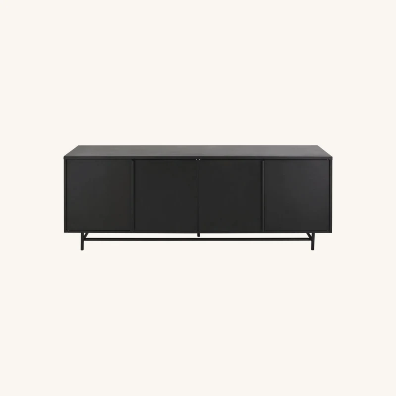 Buffet bas enfilade 4 portes en métal noir mat chez Maisons du Monde