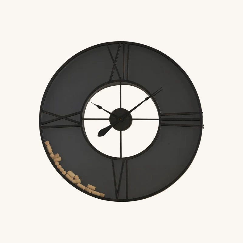 Horloge murale en verre et acier noir chez Maisons du Monde