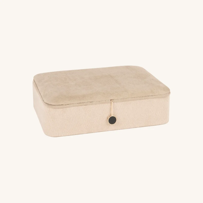 Boîte à bijoux en suédine beige chez Maisons du Monde