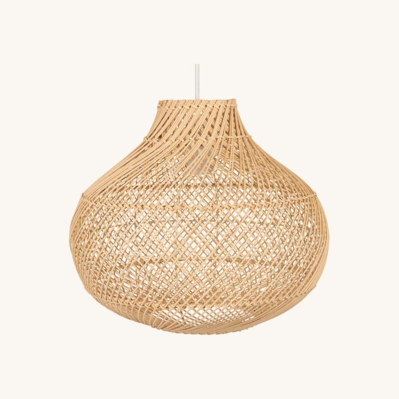 Suspension en rotin tressé chez Maisons du Monde