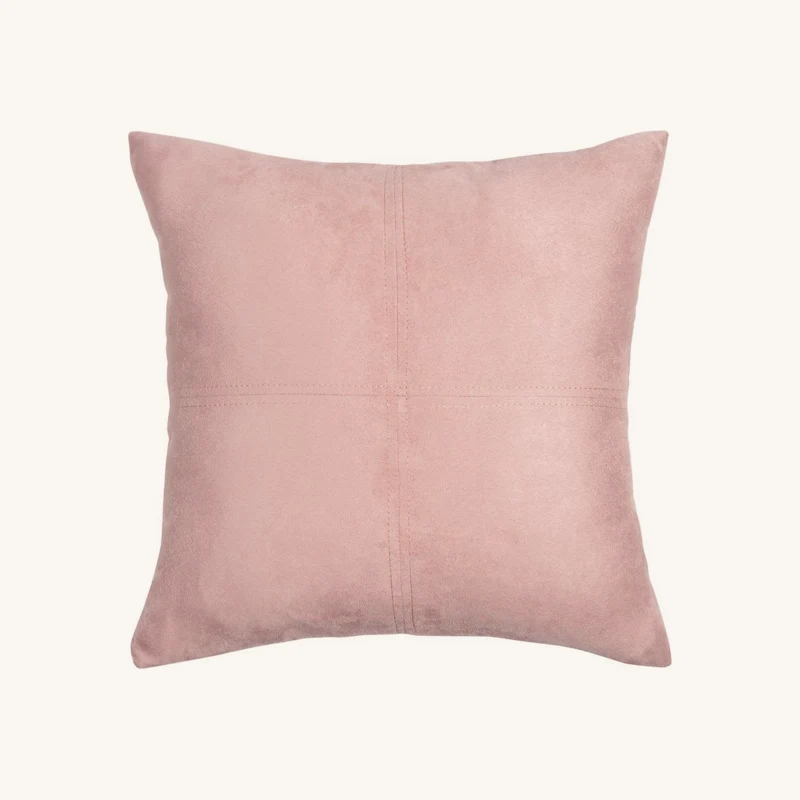 Coussin effet suédine rose chez Maisons du Monde