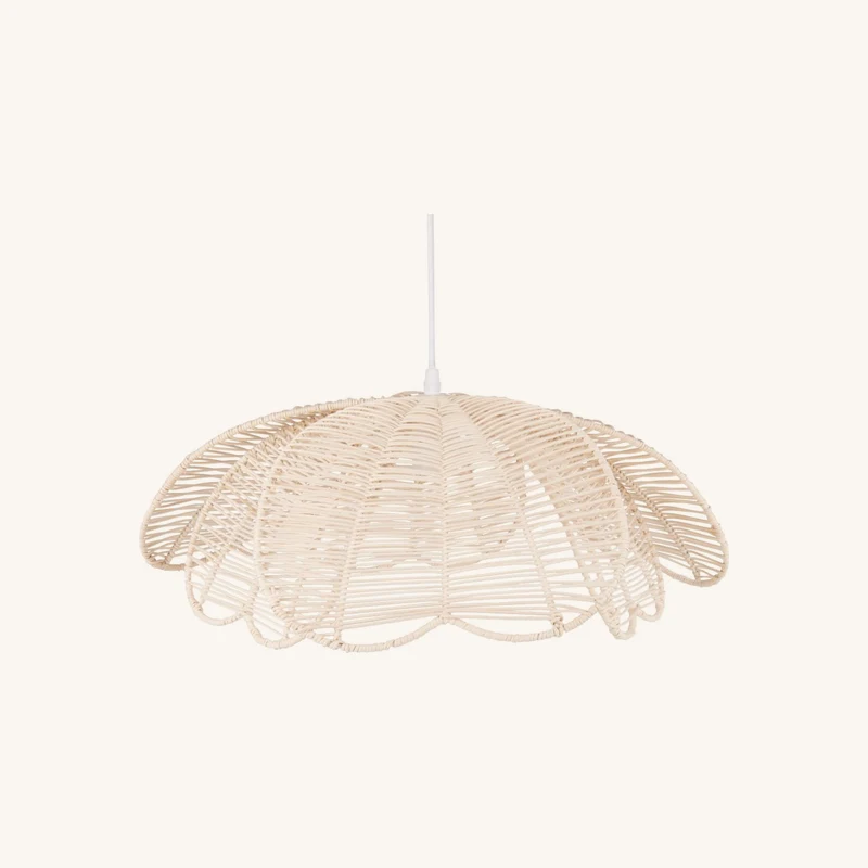 Suspension en rotin écru chez Maisons du Monde