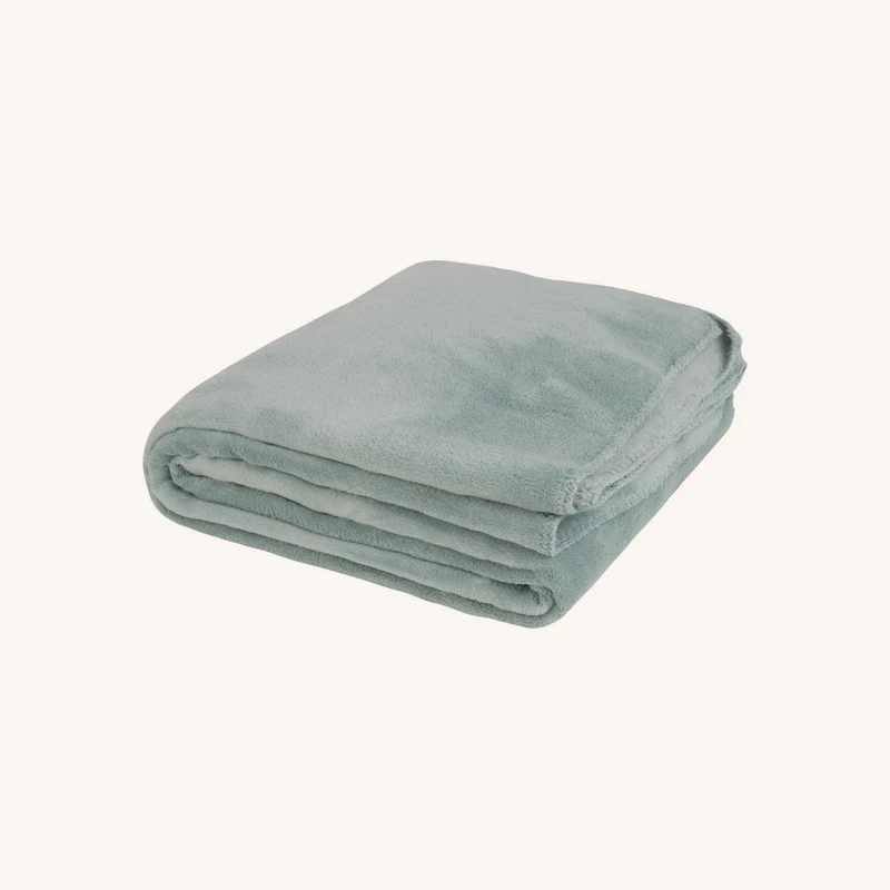 Plaid polaire polyester recyclé bleu céladon chez Maisons du Monde