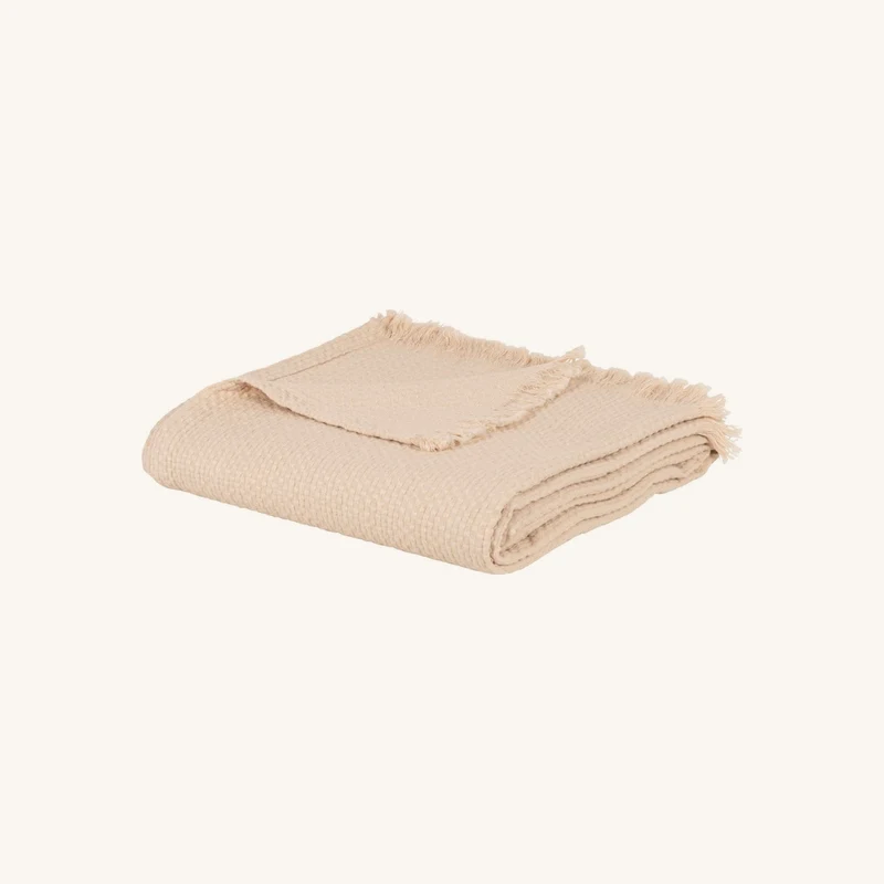 Plaid en coton tissé et gaufré à franges beige chez Maisons du Monde