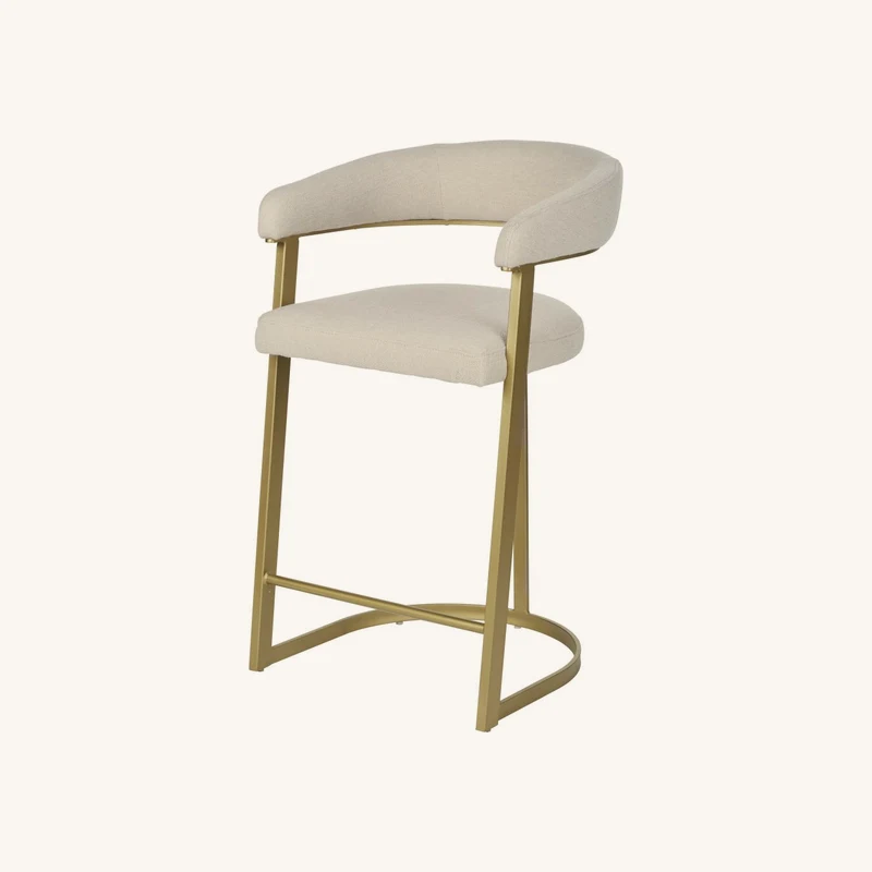 Chaise pour îlot central beige et dorée chez Maisons du Monde