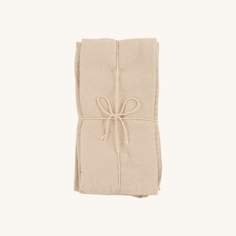 Serviettes en coton beige chez Maisons du Monde