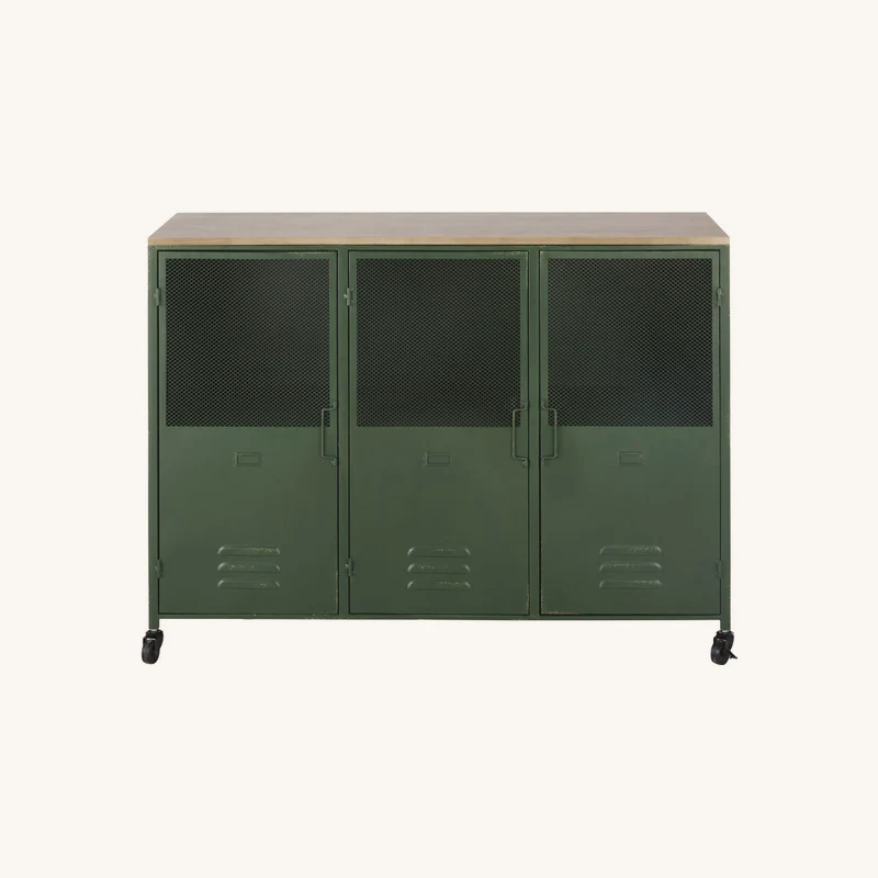 Buffet style industriel 3 portes en bois chez Maisons du Monde