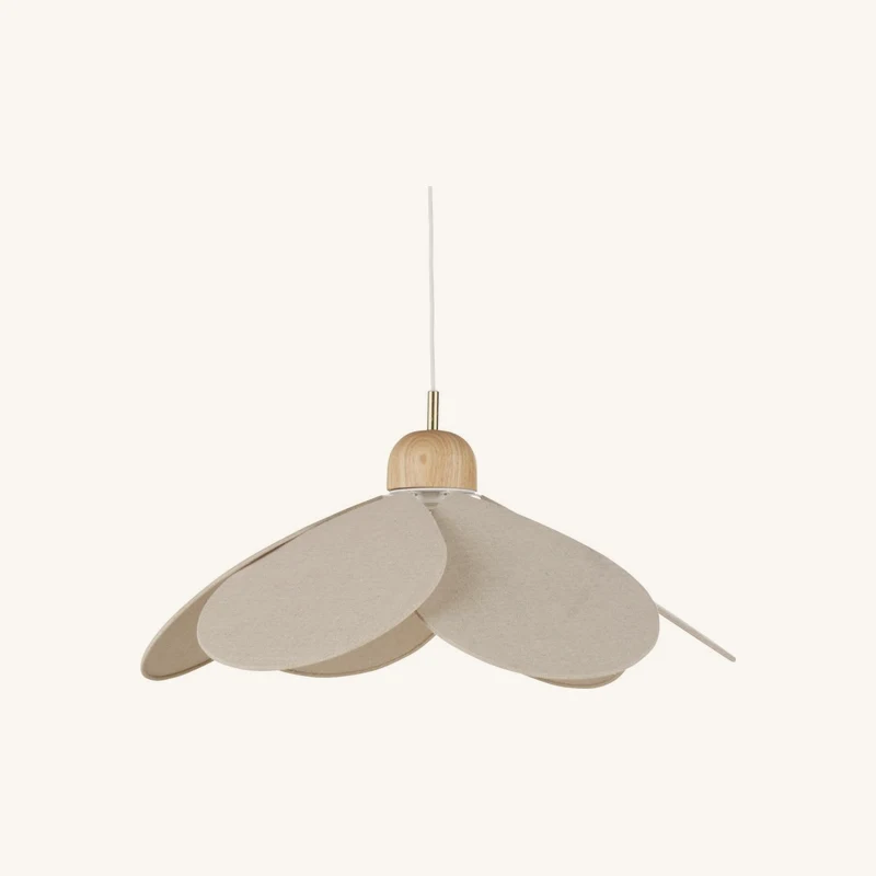 Suspension pétales de fleur beige chez Maisons du Monde