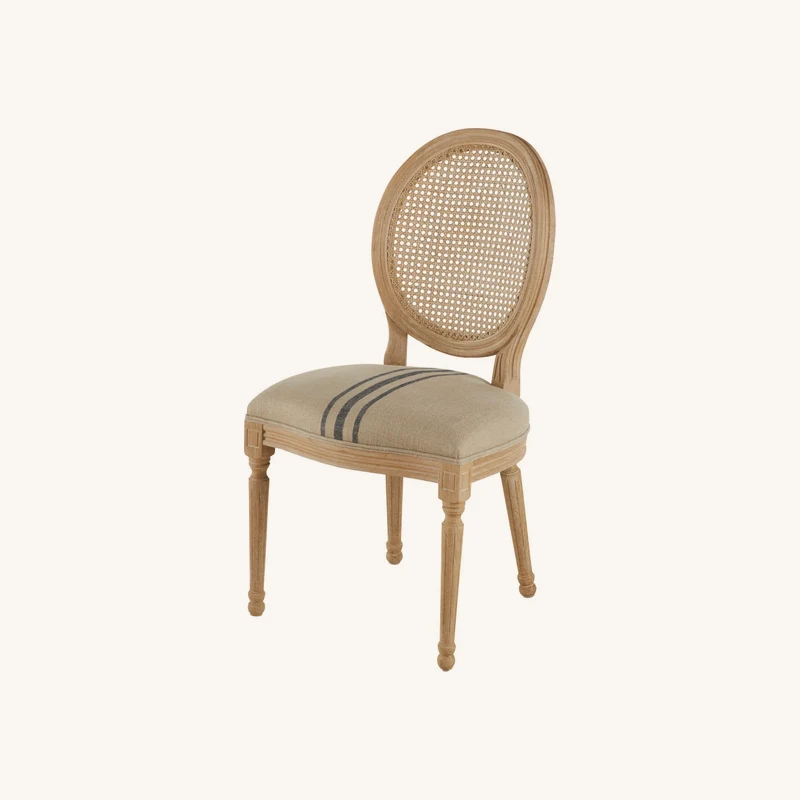 Chaise médaillon en bois de frêne chez Maisons du Monde