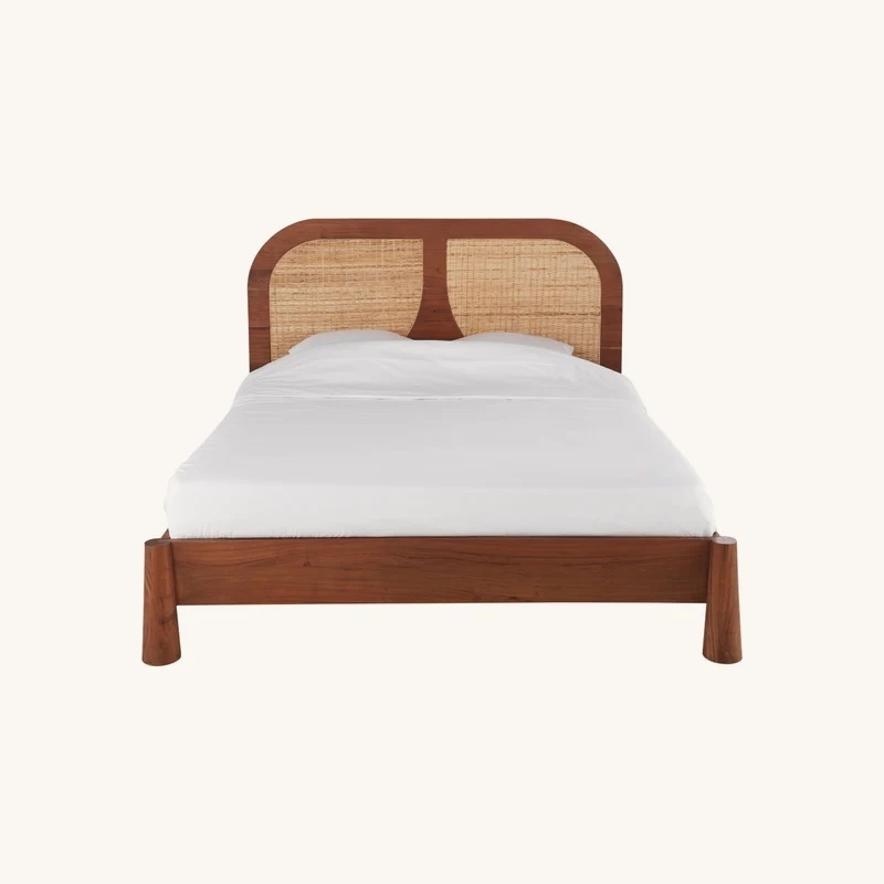 Lit vintage en bois d'acacia massif et rotin chez Maisons du Monde