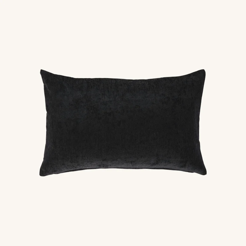 Coussin en velours de polyester recyclé noir chez Maisons du Monde