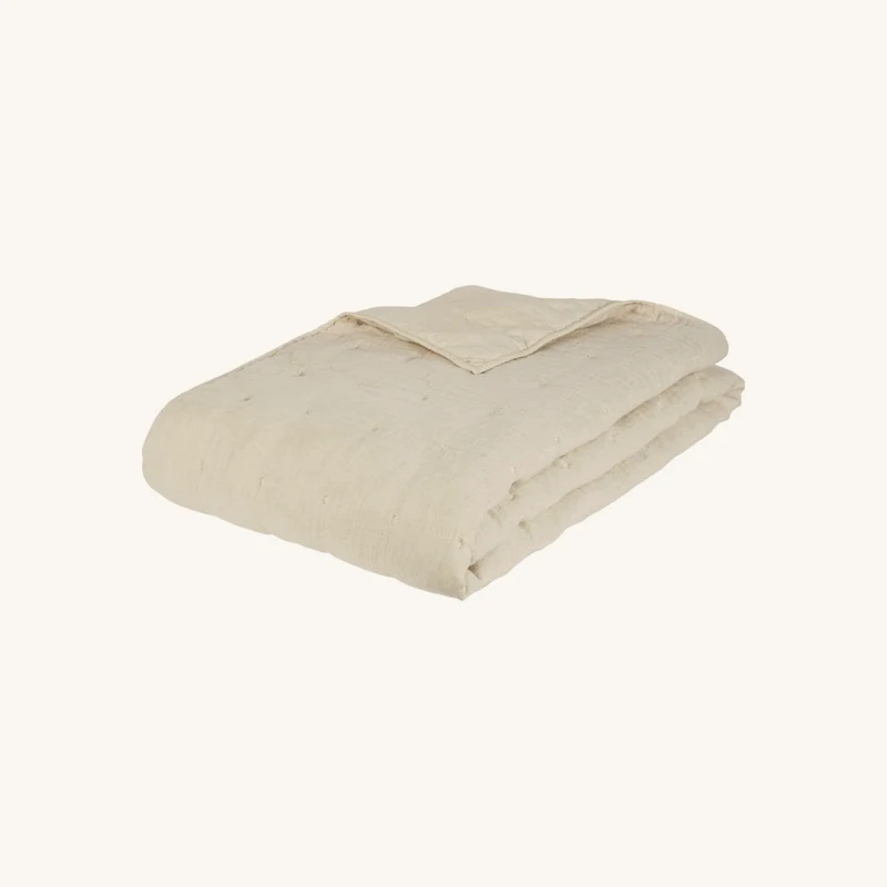 Couvre lit boutis en gaze de coton recyclé chez Maisons du Monde
