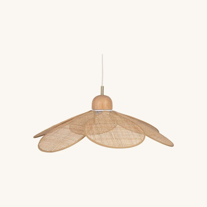 Suspension pétale en rotin tressé chez Maisons du Monde