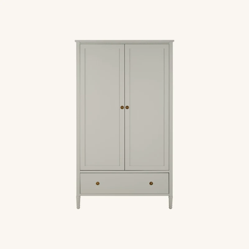 Armoire gris clair chez Maisons du Monde