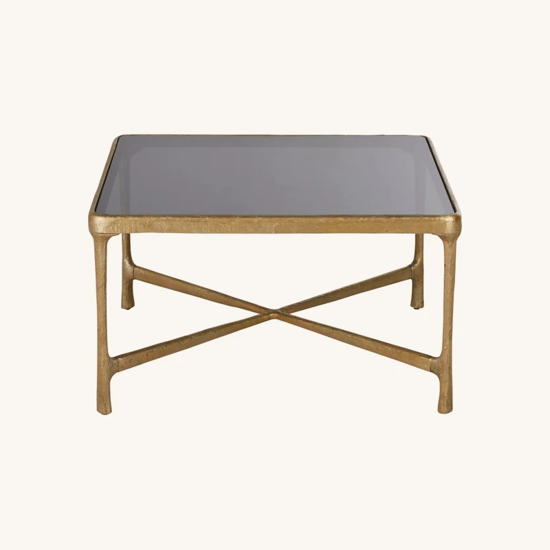 Table basse en fonte d'aluminium effet laiton chez Maisons du Monde