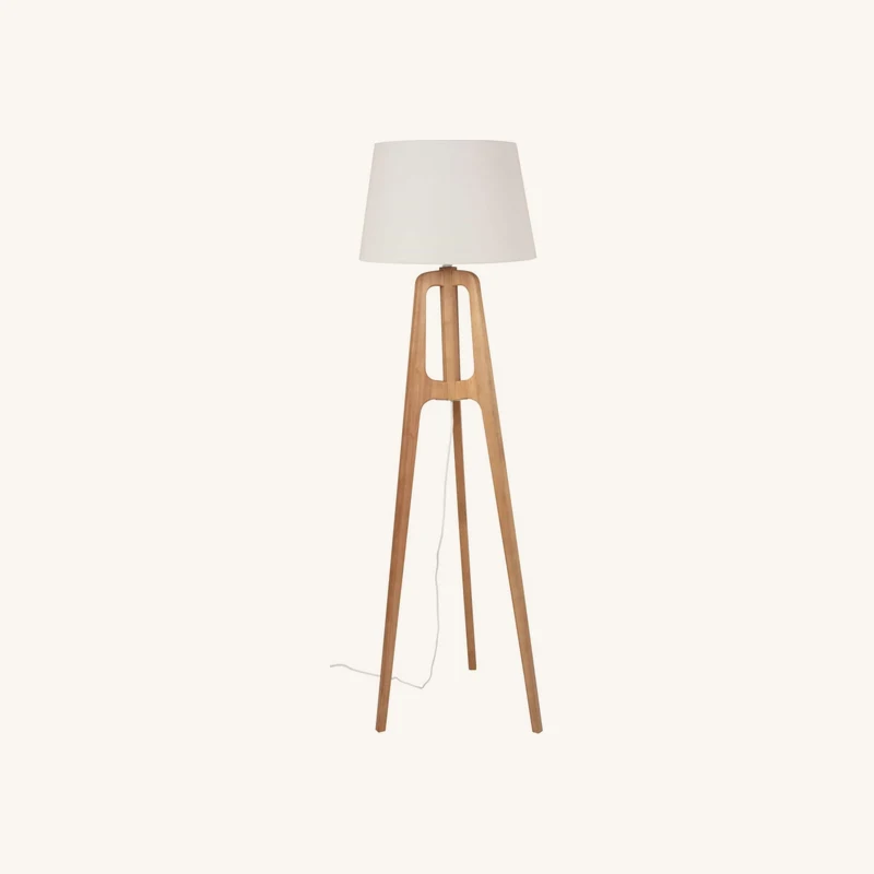 Lampadaire trépied en bois d'hévéa et abat-jour chez Maisons du Monde