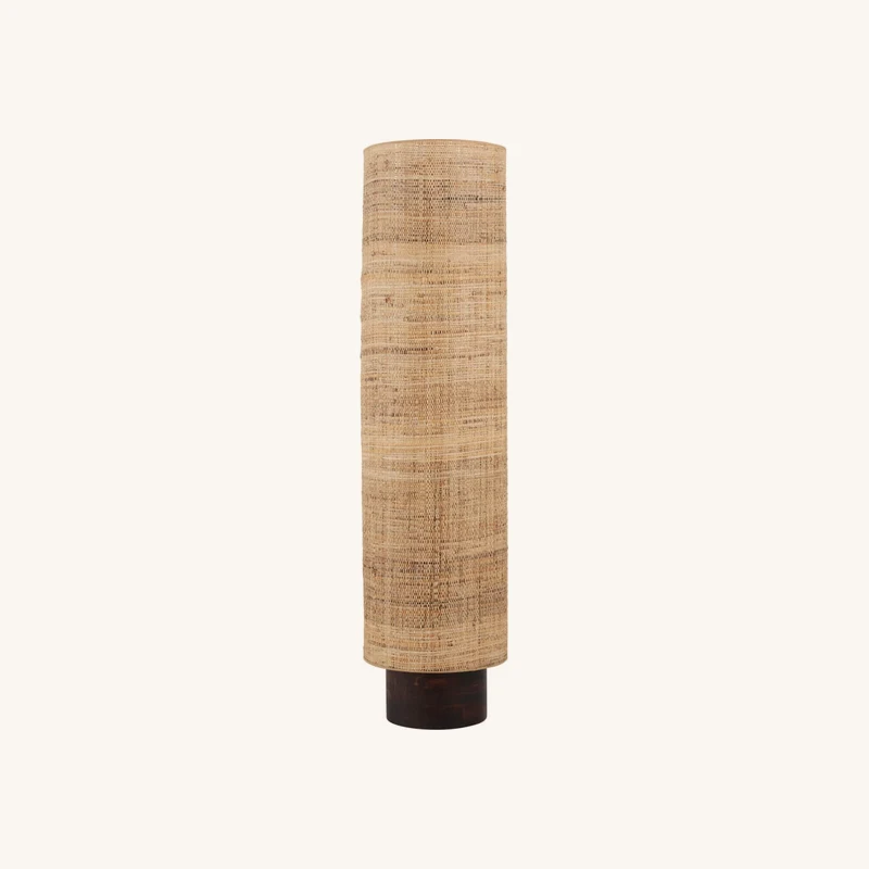 Lampadaire en raphia et bois d'hévéa chez Maisons du Monde