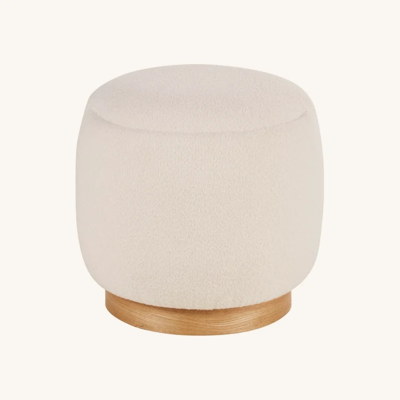 Pouf bouclettes écrues chez Maisons du Monde