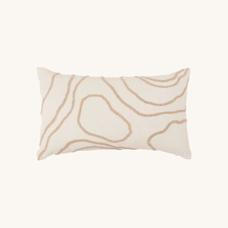 Housse de coussin brodée bicolore chez Maisons du Monde