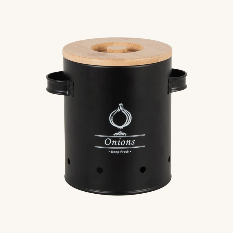 Boîte à oignons en métal noir et bambou chez Maisons du Monde