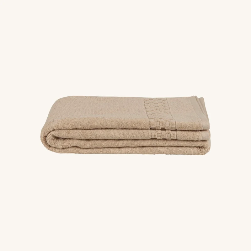 Serviette de bain en coton biologique beige chez Maisons du Monde