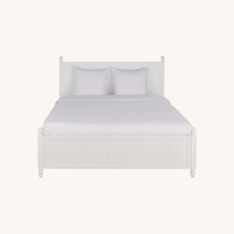 Lit en bois de pin blanc chez Maisons du Monde