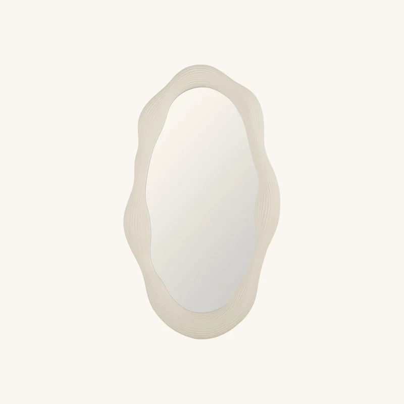 Miroir organique à reliefs blancs chez Maisons du Monde
