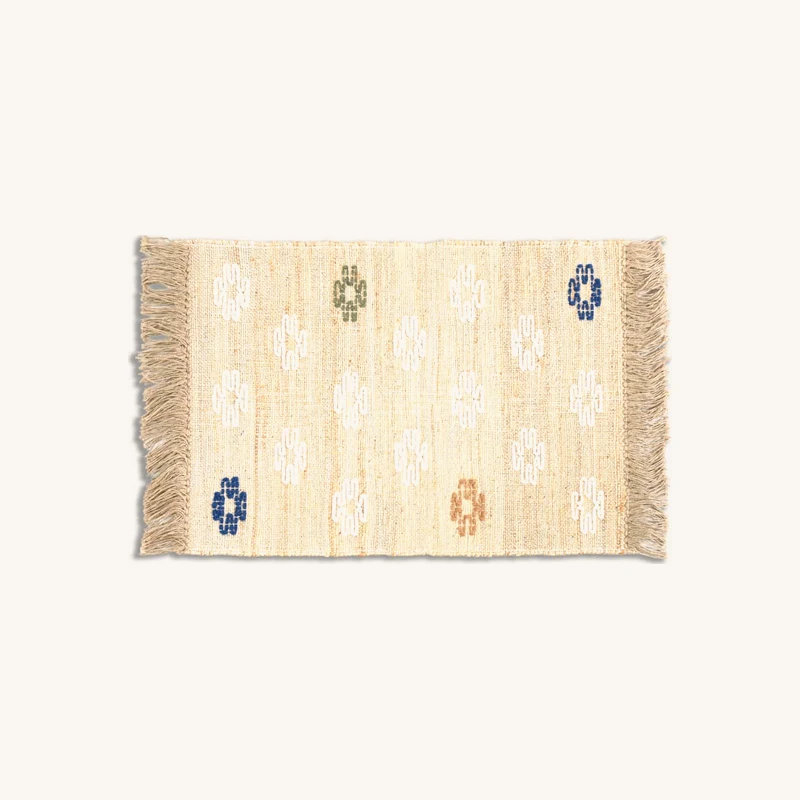 Tapis en coton et jute brodé à franges chez Maisons du Monde