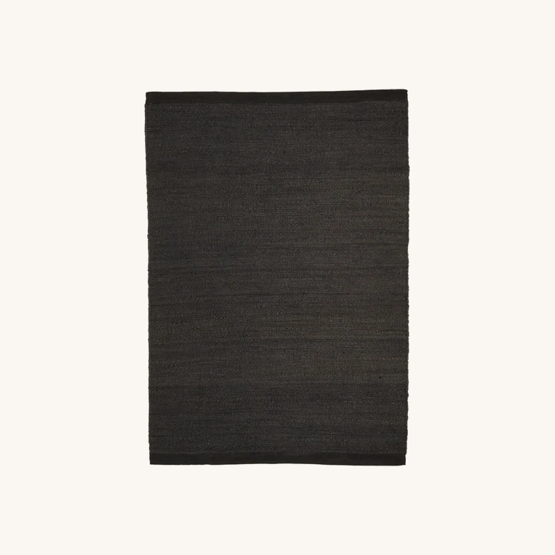 Tapis dhurrie en jute noir chez The Cool Republic