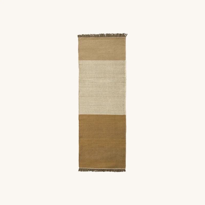 Tapis de couloir dhurrie en laine ocre chez The Cool Republic