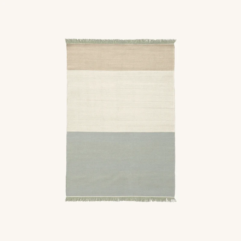 Tapis dhurrie en laine sauge chez The Cool Republic