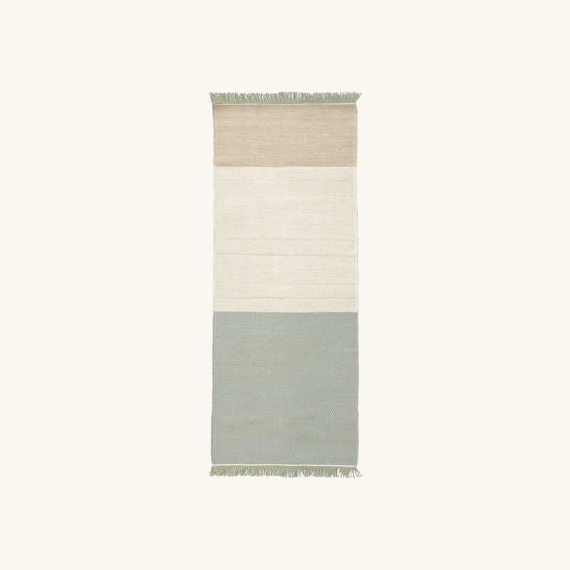 Tapis de couloir dhurrie en laine sauge chez The Cool Republic