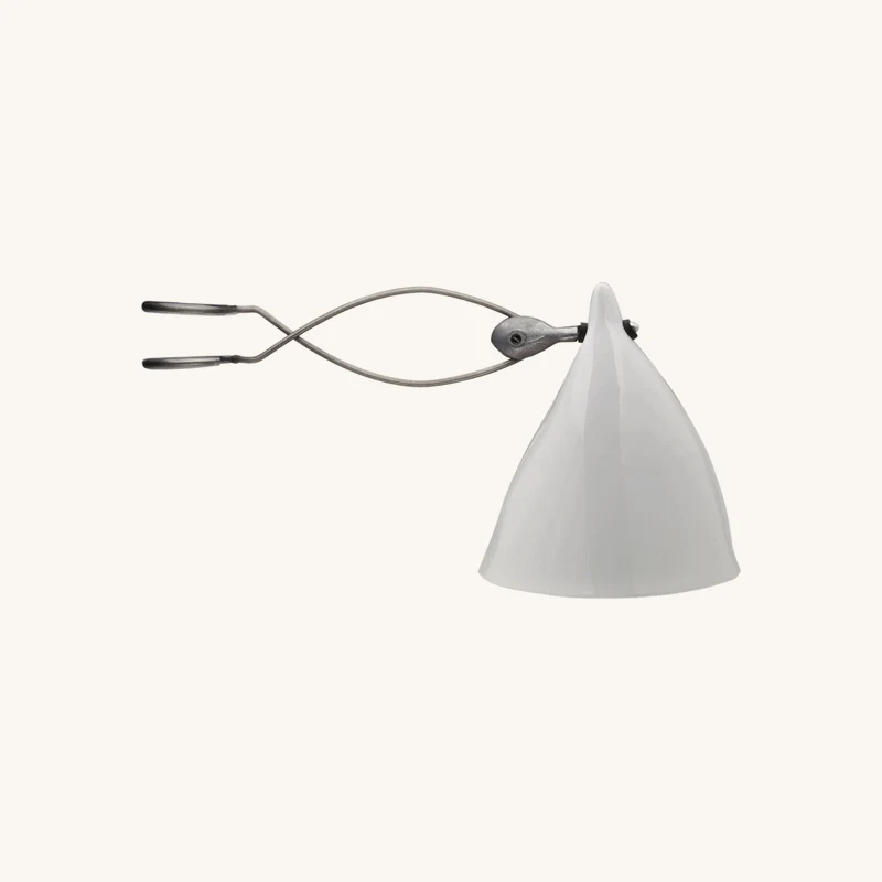 Lampe avec pince en porcelaine brillante chez The Cool Republic