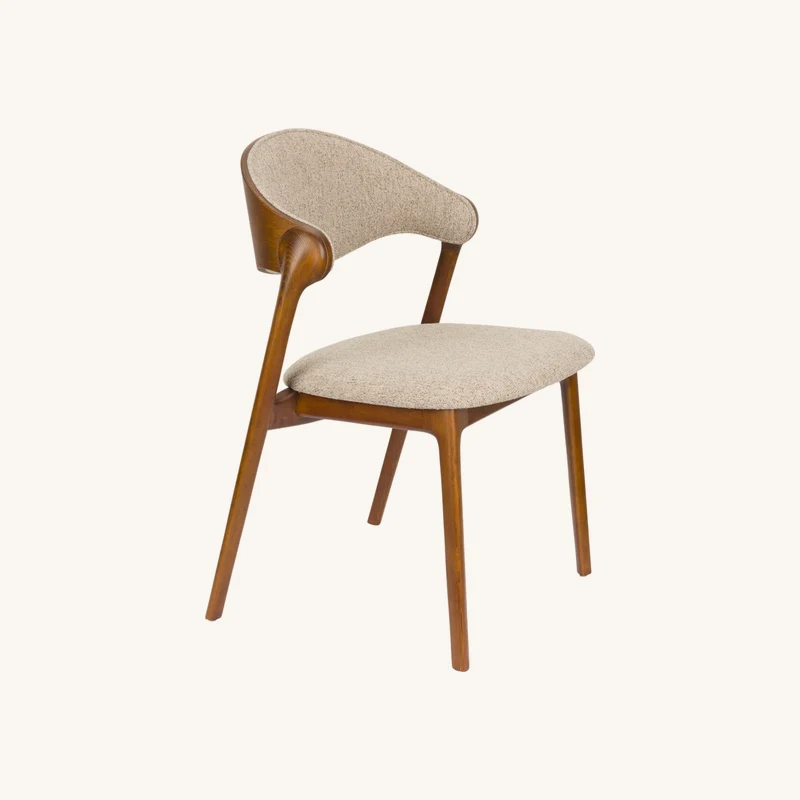Chaise en bois et tissu beige chez The Cool Republic