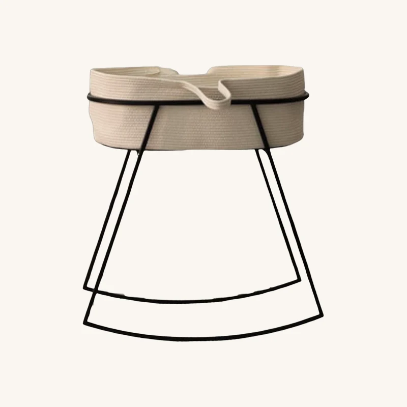 Structure de berceau en acier noir chez The Cool Republic