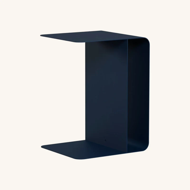 Table d'appoint en acier bleu martini chez The Cool Republic