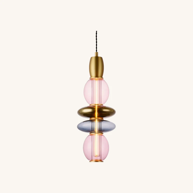 Suspension verticale en verre rose chez The Cool Republic